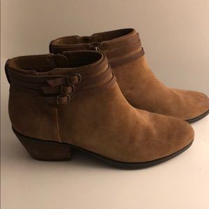 Super cute Clark’s booties!